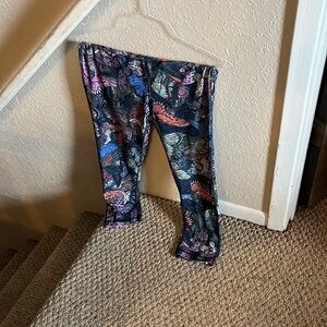 Leggins size large little butterflies all over them